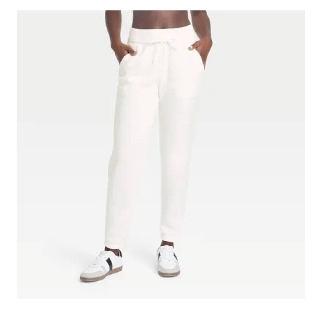 All In Motion Women's Fleece High-Rise Jogger Sweatpants Cream
